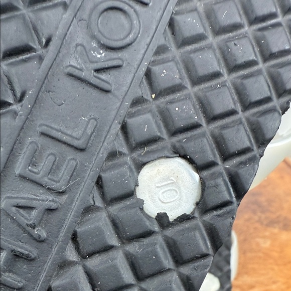 Michael Kors Sandals Wm 10 Signature Black White Logo Flip Flop Thong Beach Dorm - Picture 11 of 11